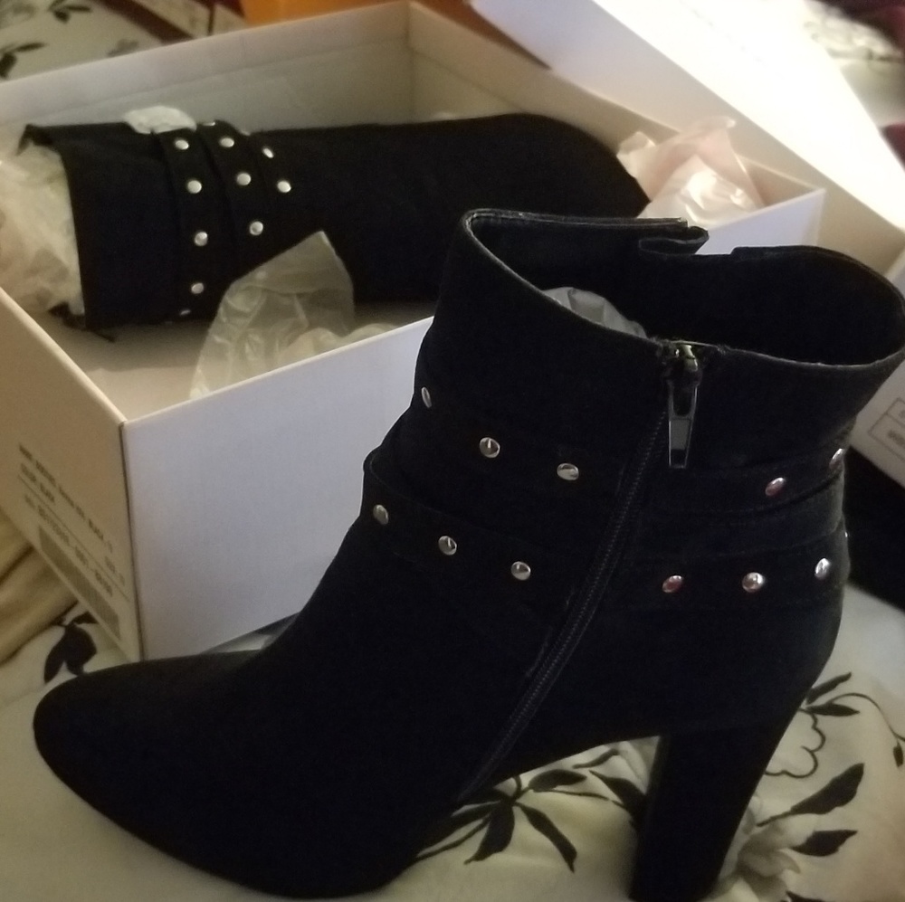 Colah Studded Booties - Picture 2 of 8